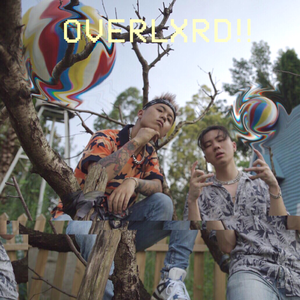 日本护士解开乳罩喂奶
