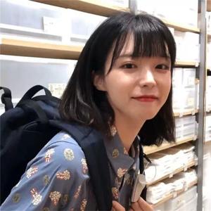 日本护士解开乳罩喂奶
