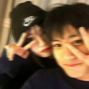 日本护士解开乳罩喂奶
