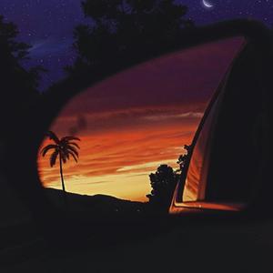 日本护士解开乳罩喂奶
