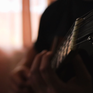 日本护士解开乳罩喂奶
